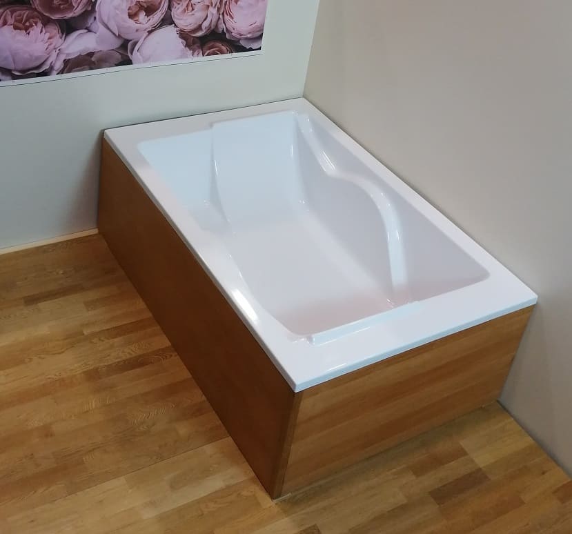 Vasca idromassaggio da bagno in plastica con finitura in legno termico
